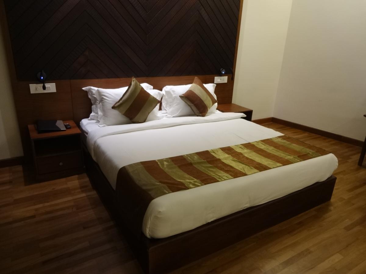 Woodies Bleisure Hotel Кожикод Екстериор снимка